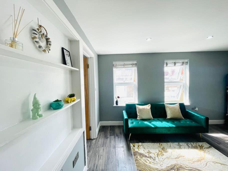 Bright Flat Near To Tower Bridge London