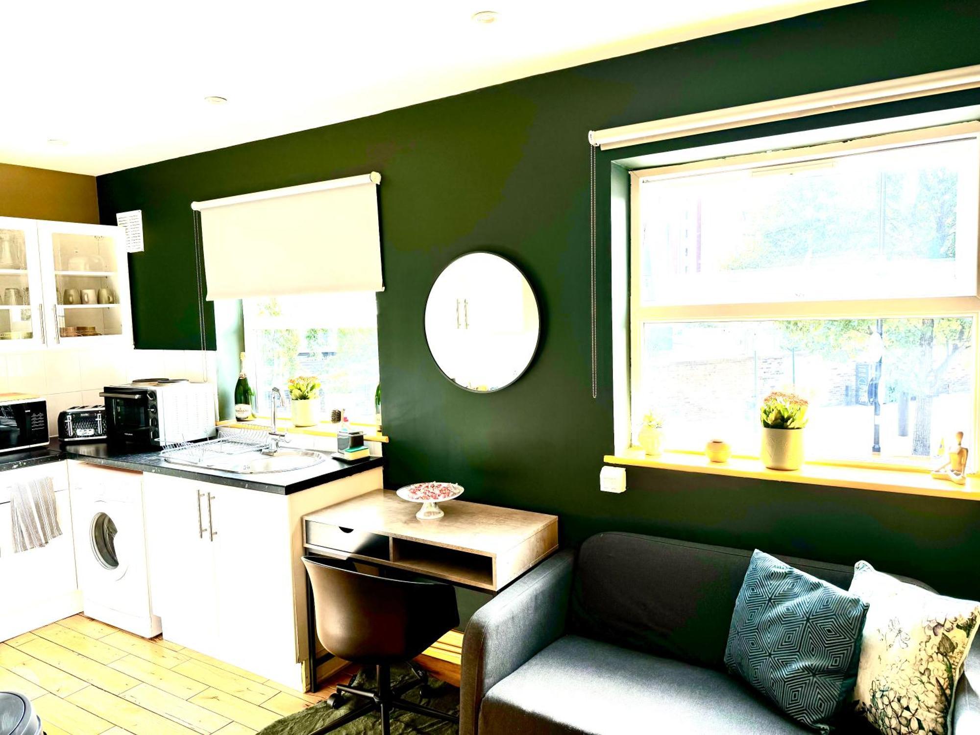 A Lovely 1 Bedroom Flat / Modern-cosy *
