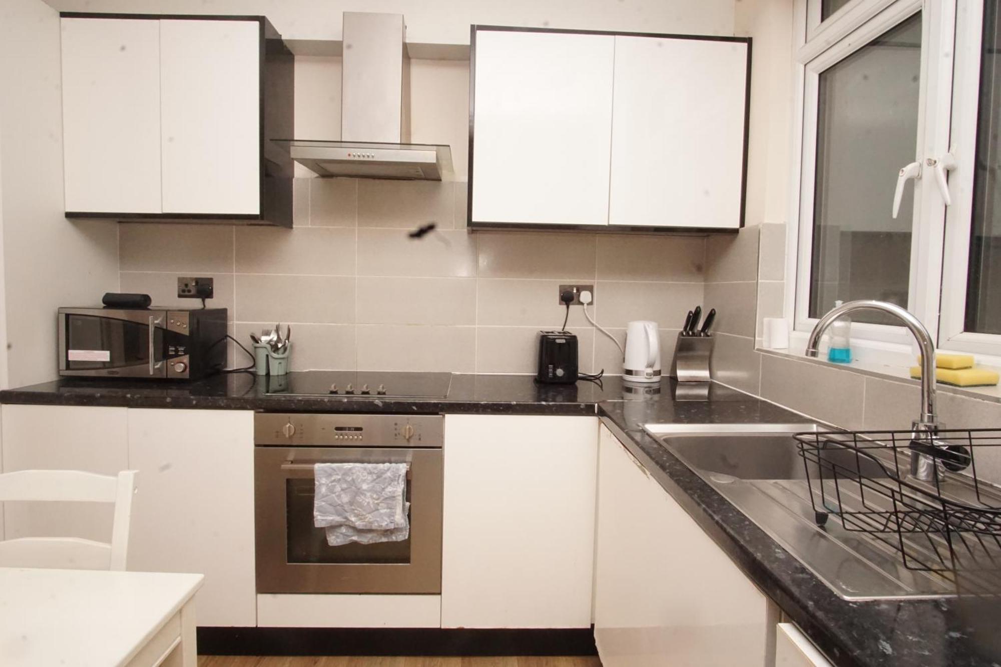 Evergreen Apartments- Flat 2 * Londen