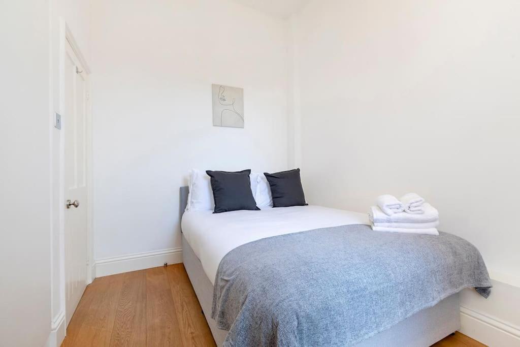 Charming 2 Bedroom Flat In Kensington Apartment *