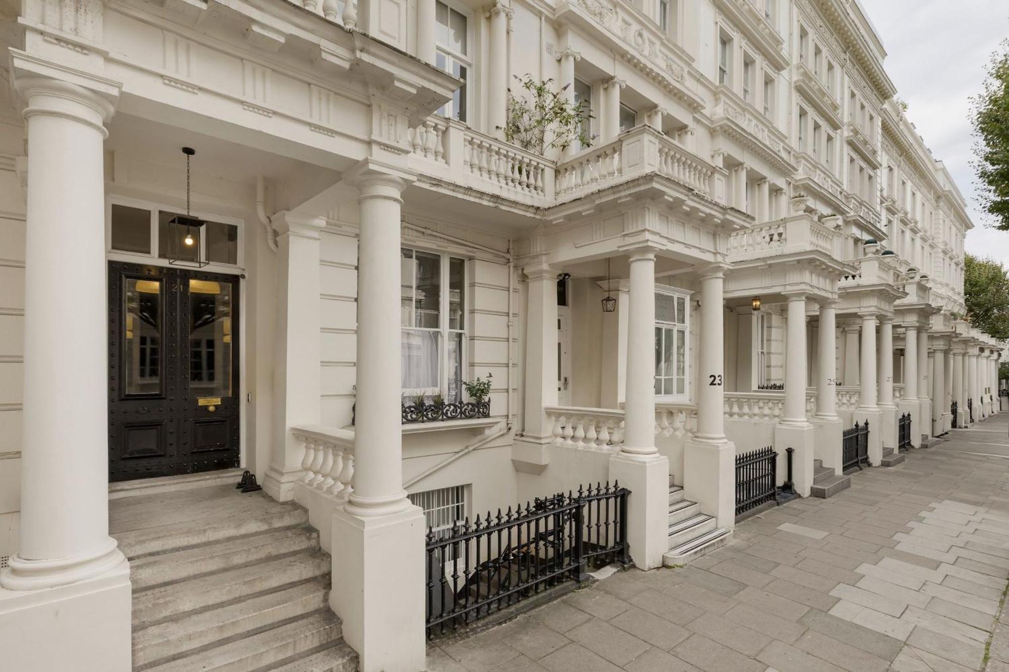 Modern At Inverness Terrace *