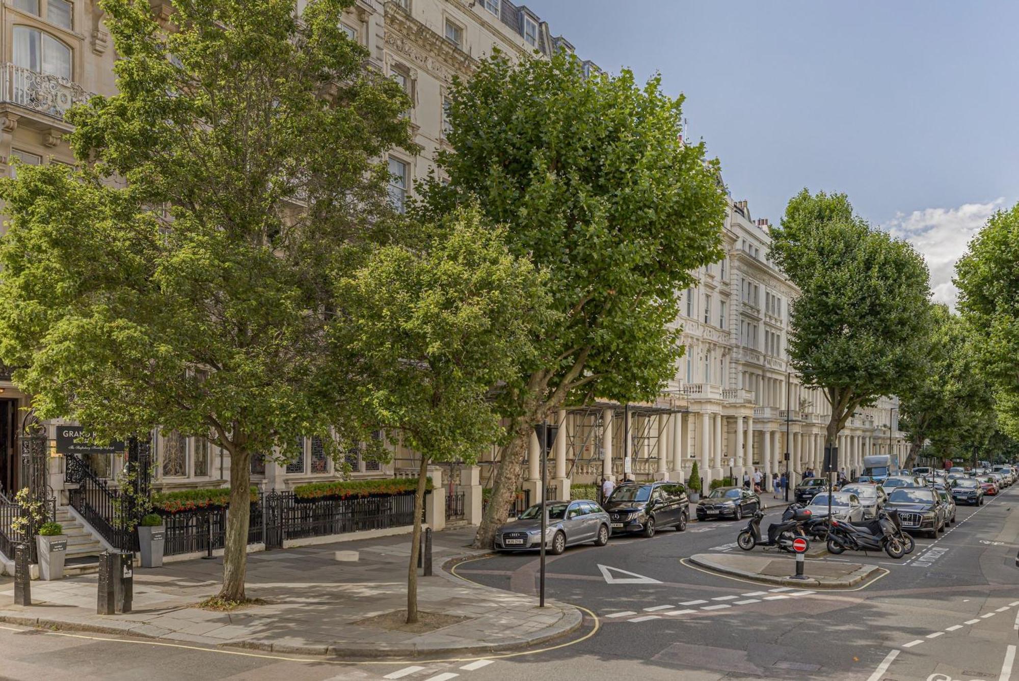 Modern At Inverness Terrace London
