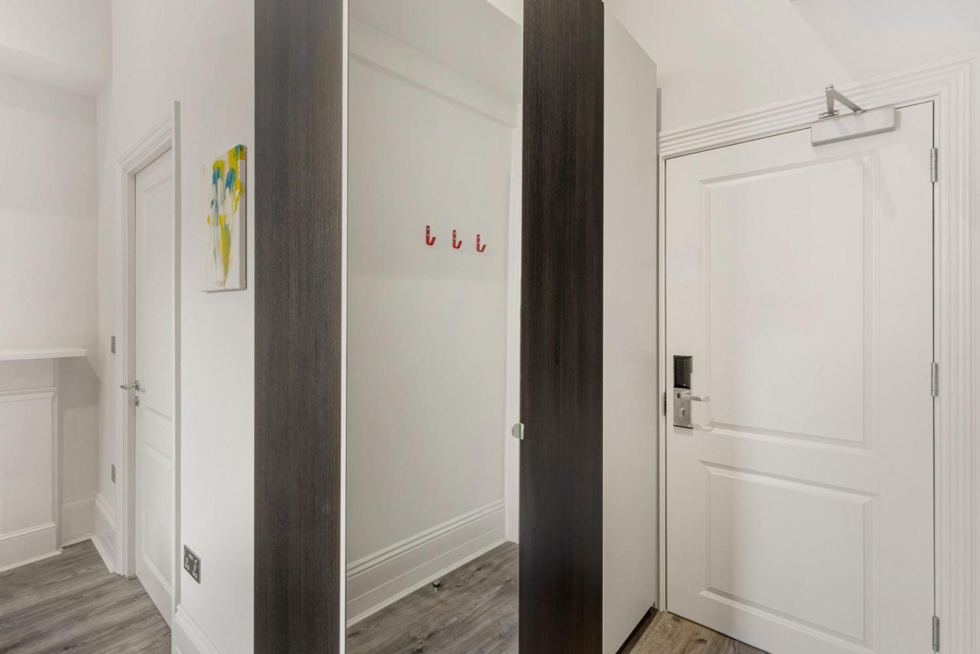 Modern At Inverness Terrace * London