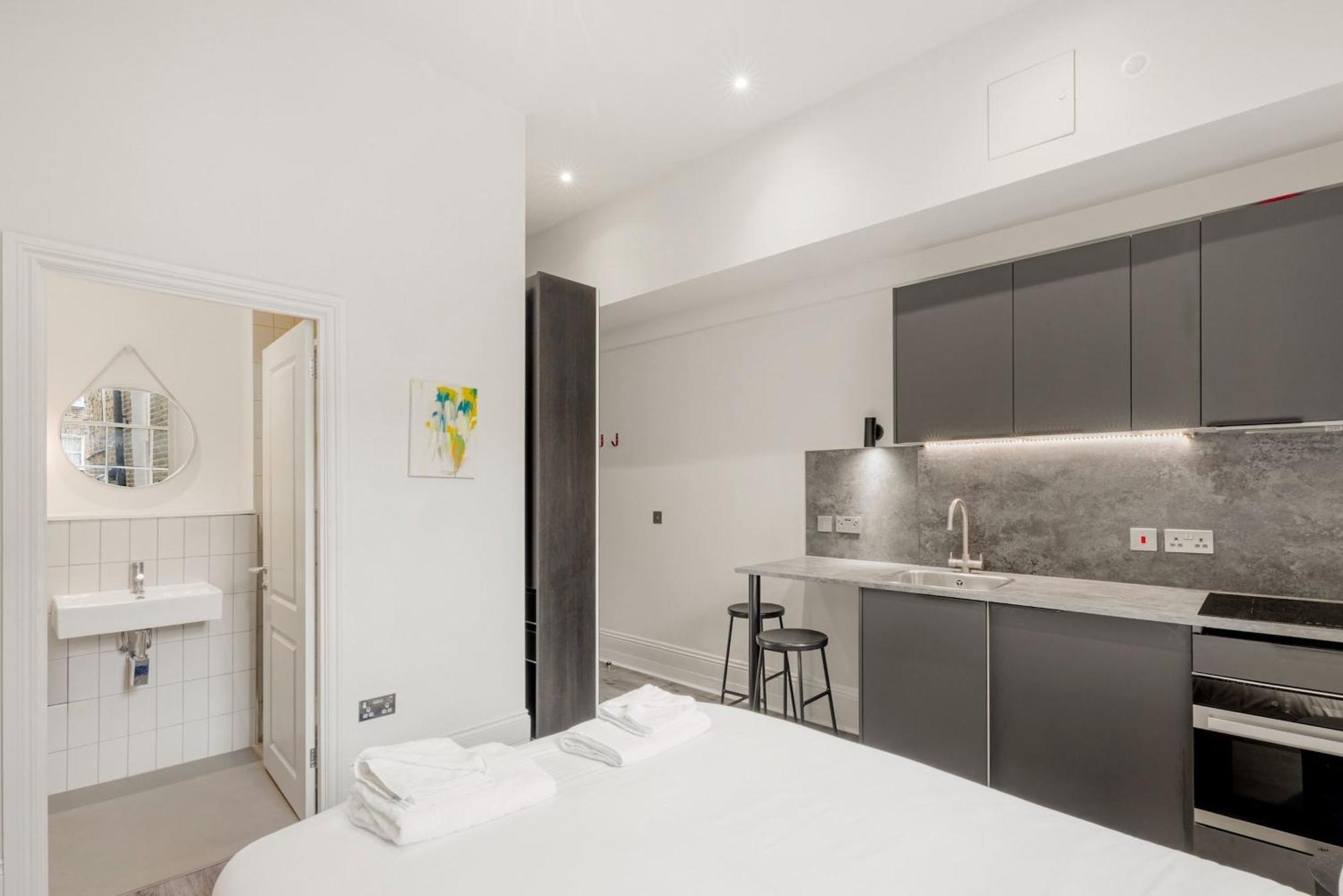 Apartment Modern At Inverness Terrace