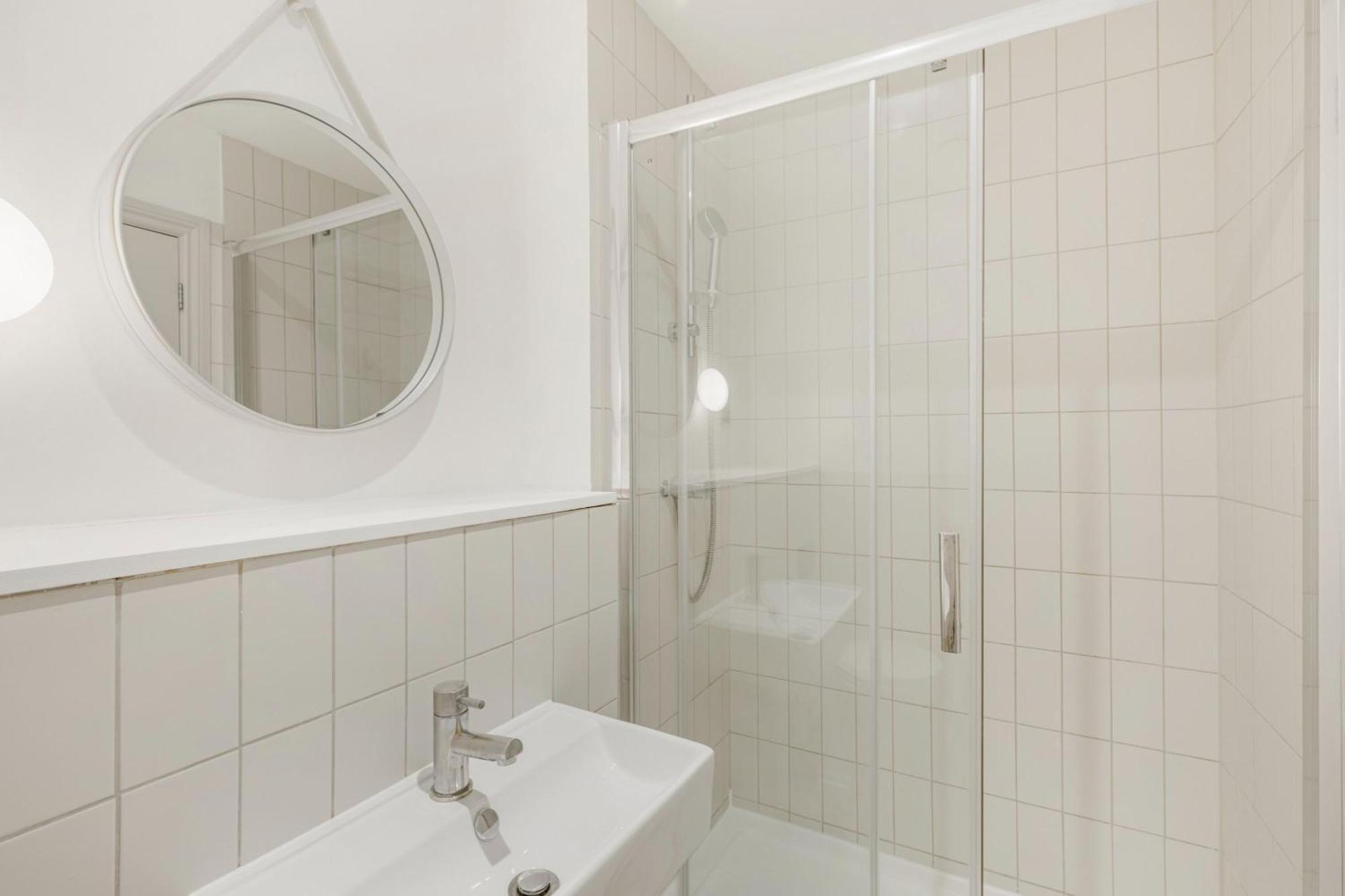 Modern At Inverness Terrace Apartment *