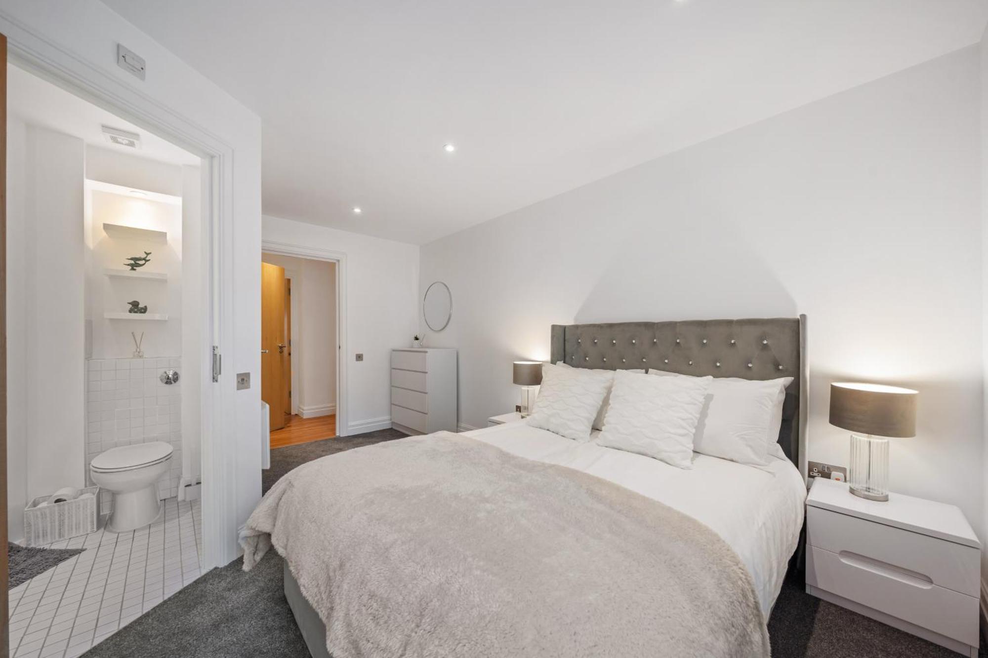 2 Bedroom In Hoxton Square, Shoreditch, London, N1
