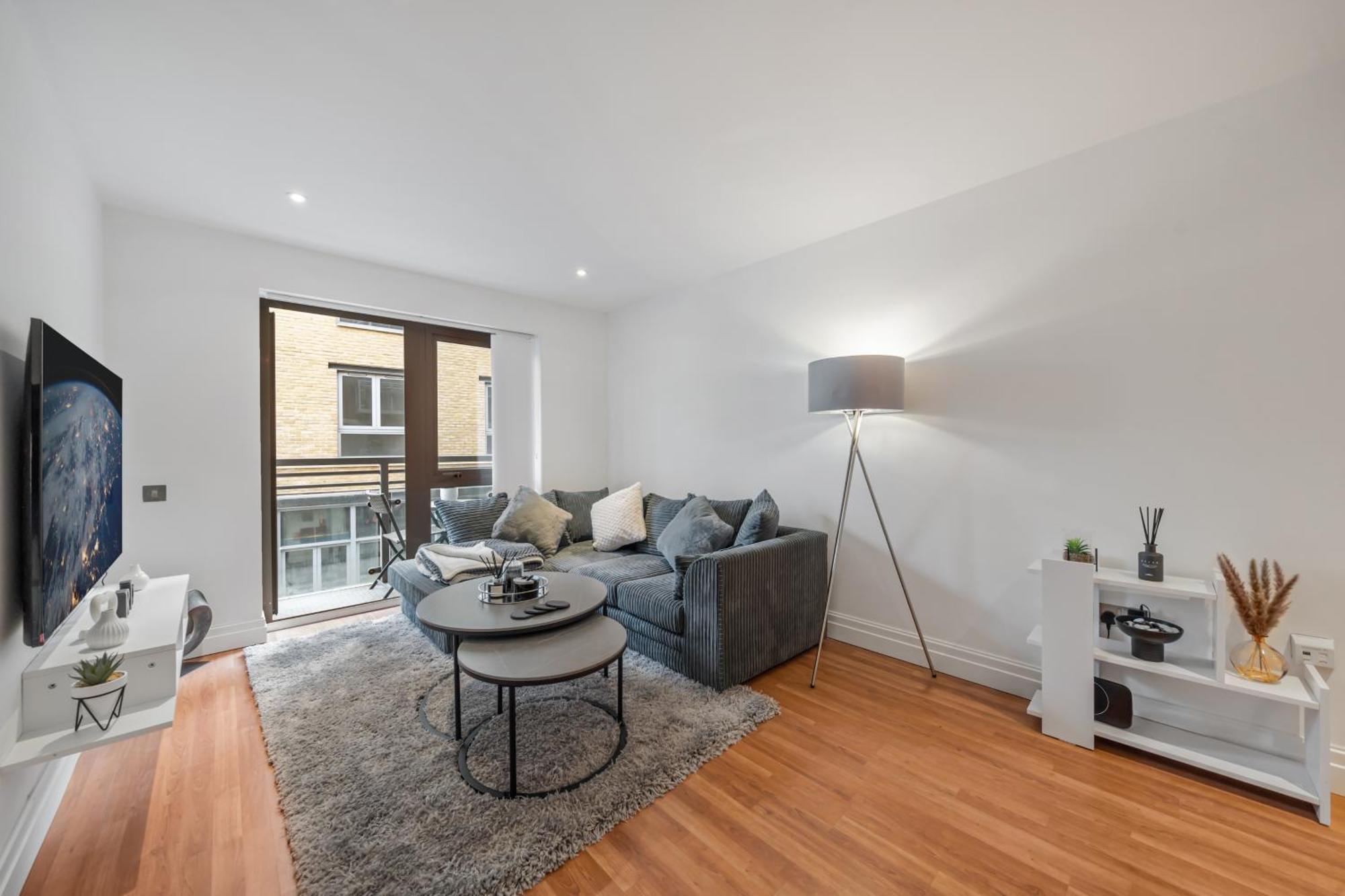 2 Bedroom In Hoxton Square, Shoreditch, London, N1 Apartment *