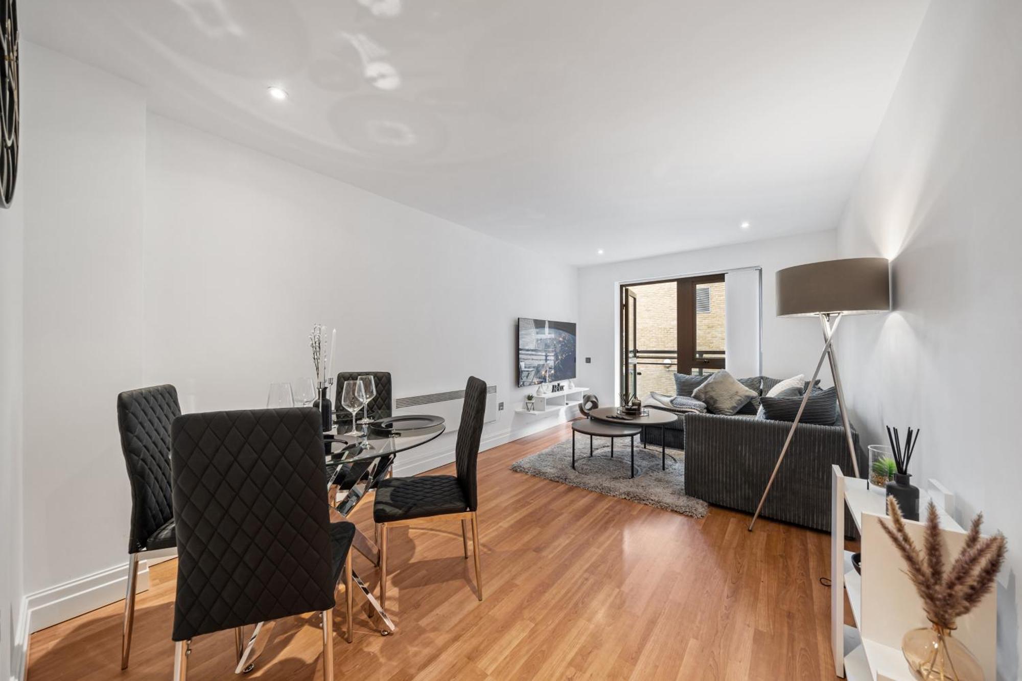 2 Bedroom In Hoxton Square, Shoreditch, London, N1 *