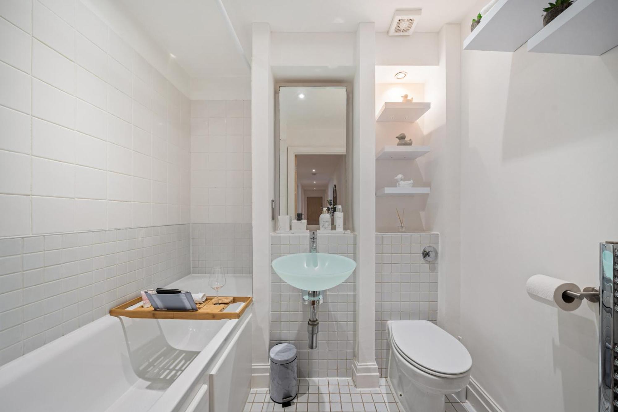 2 Bedroom In Hoxton Square, Shoreditch, London, N1 *