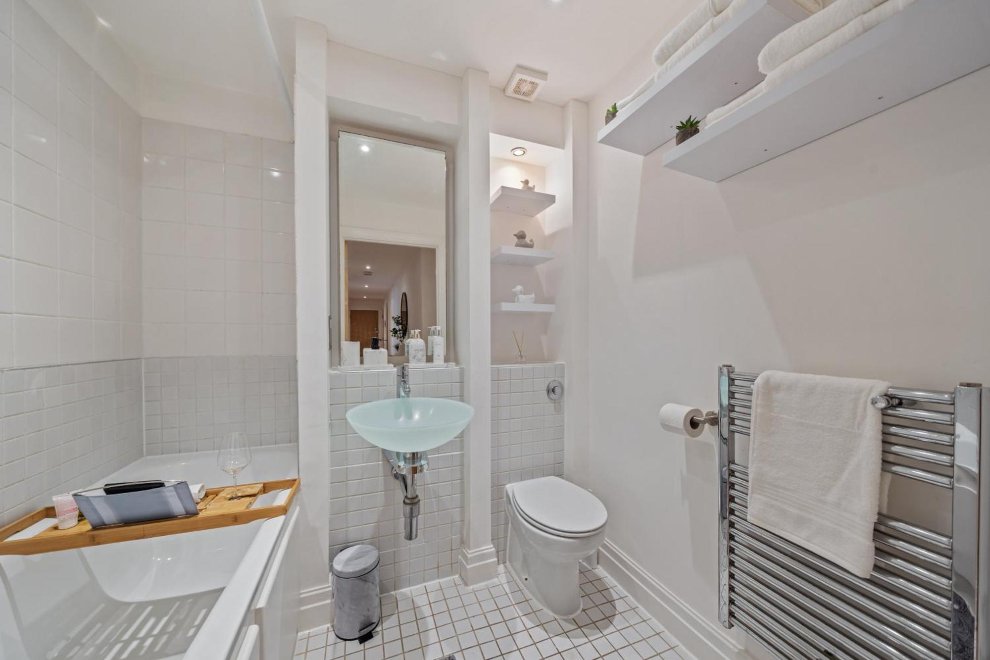 2 Bedroom In Hoxton Square, Shoreditch, London, N1 London