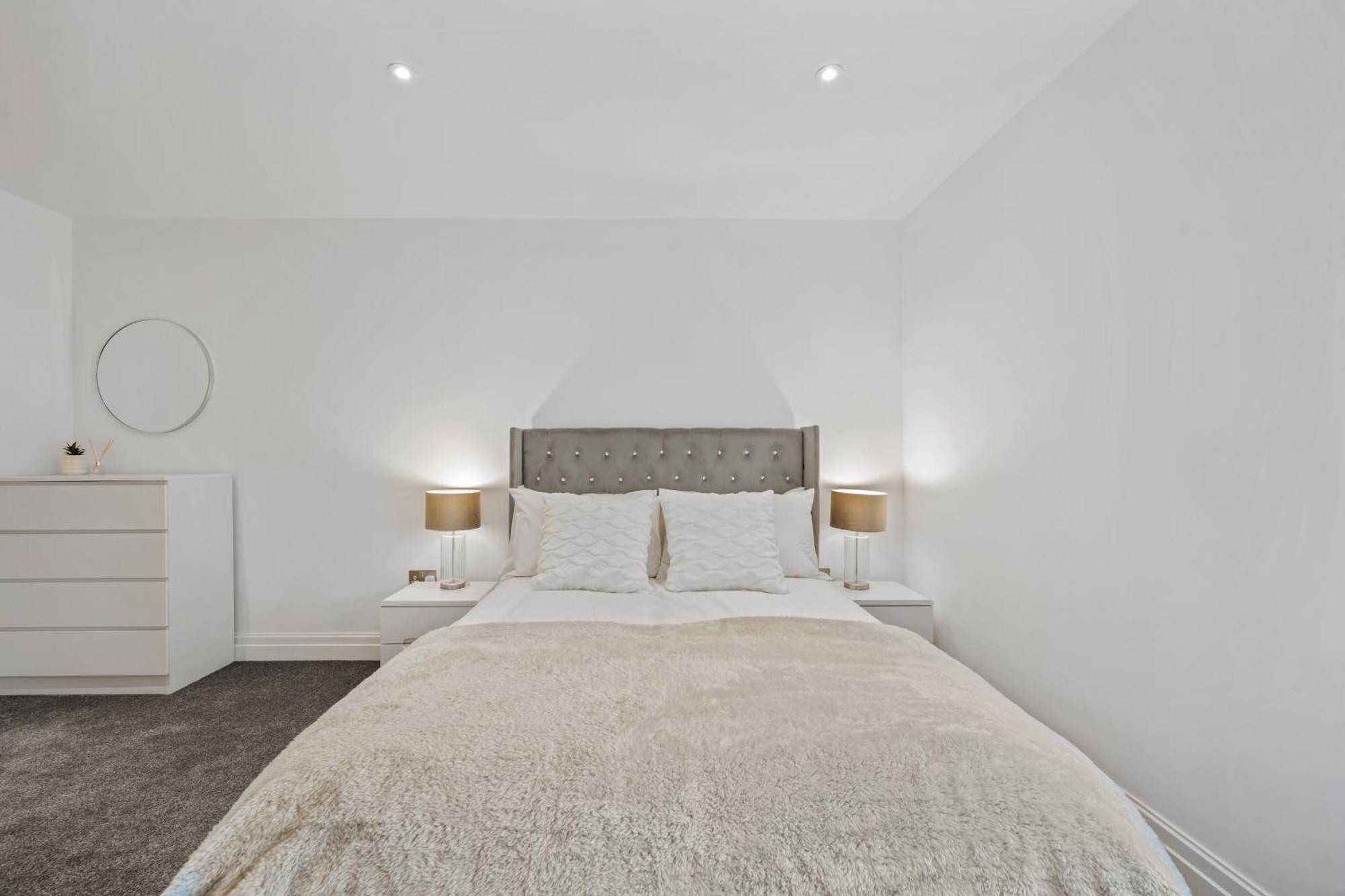 2 Bedroom In Hoxton Square, Shoreditch, London, N1