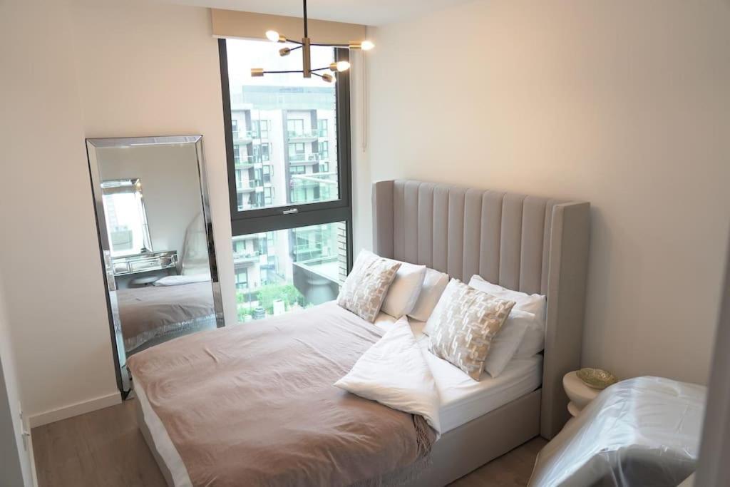 Luxury By Arts Apartment London