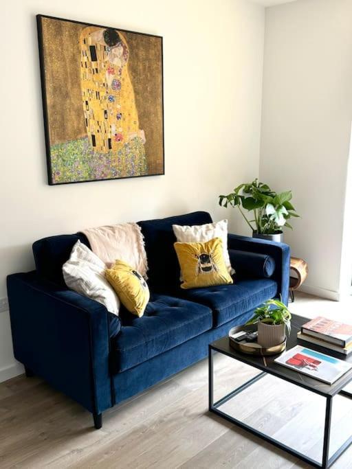 Luxury By Arts Apartment London