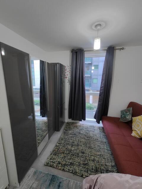 Canary Wharf Homestay *