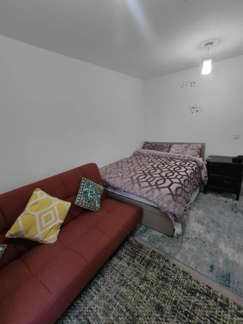 Canary Wharf Homestay *