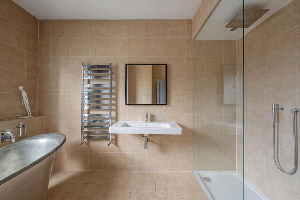 Ferienhaus Iconic House In Wandsworth London