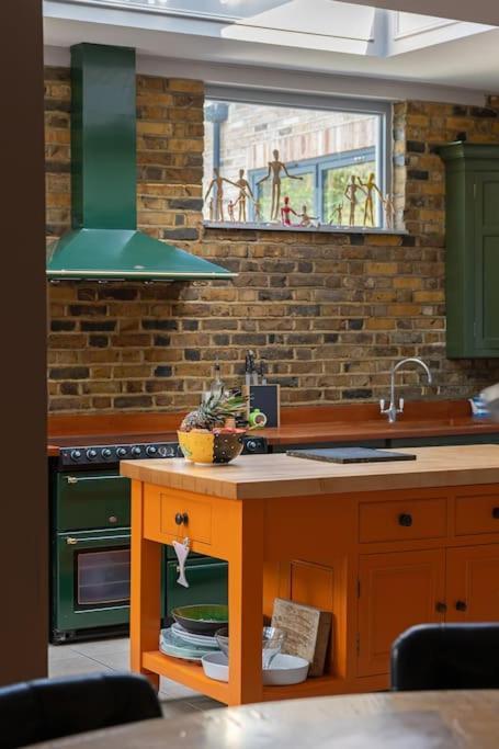 Iconic House In Wandsworth Ferienhaus London