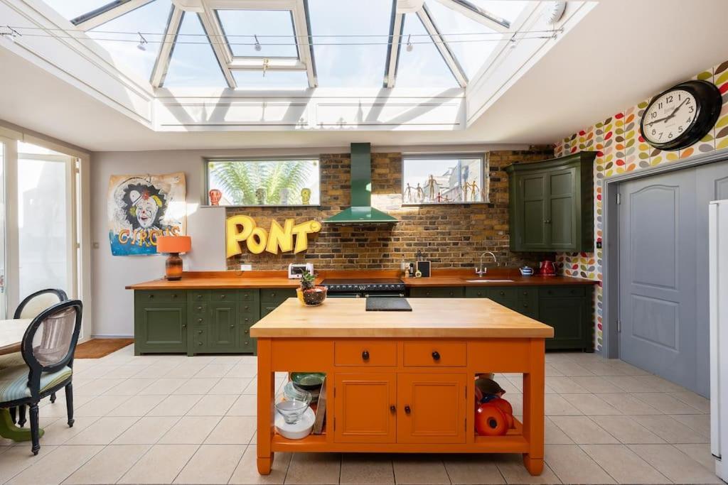 Iconic House In Wandsworth Ferienhaus London