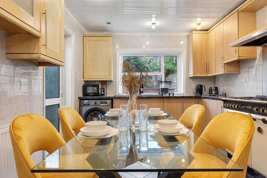 Appartement Enquires At The Panel By Harlington 8 Bed *