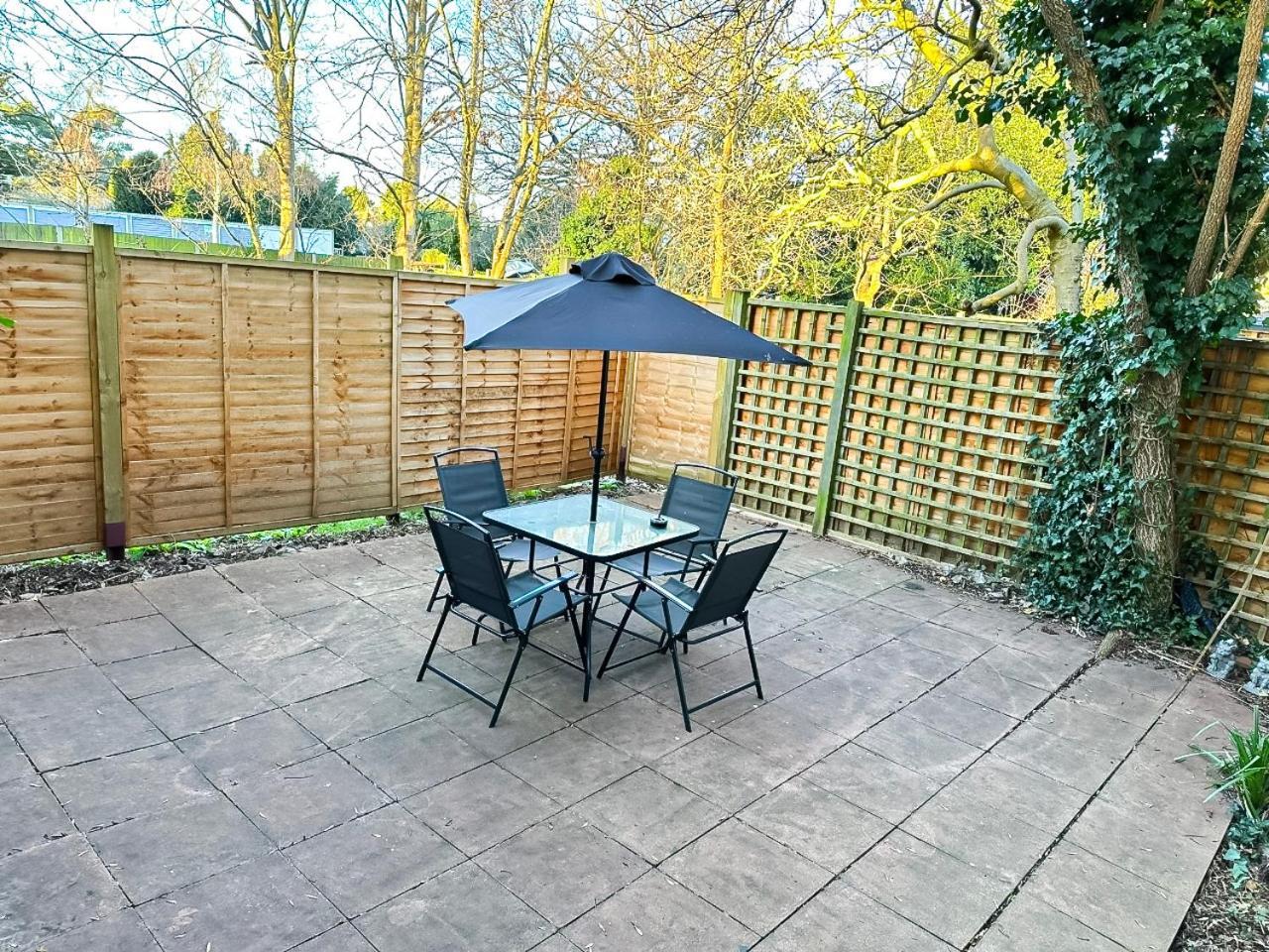 Leilighet Cosy Near Hampstead Heath With Free On-site Parking & Private Gardens, Golders Green