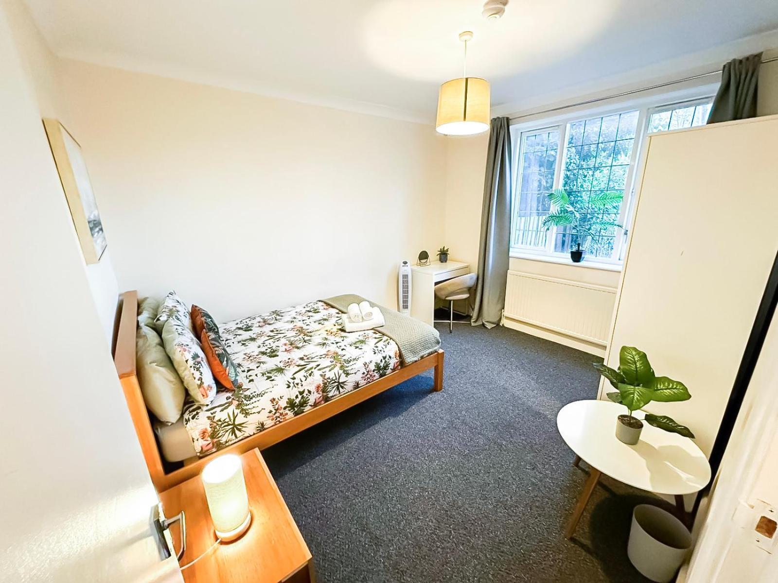 Leilighet Cosy Near Hampstead Heath With Free On-site Parking & Private Gardens, Golders Green