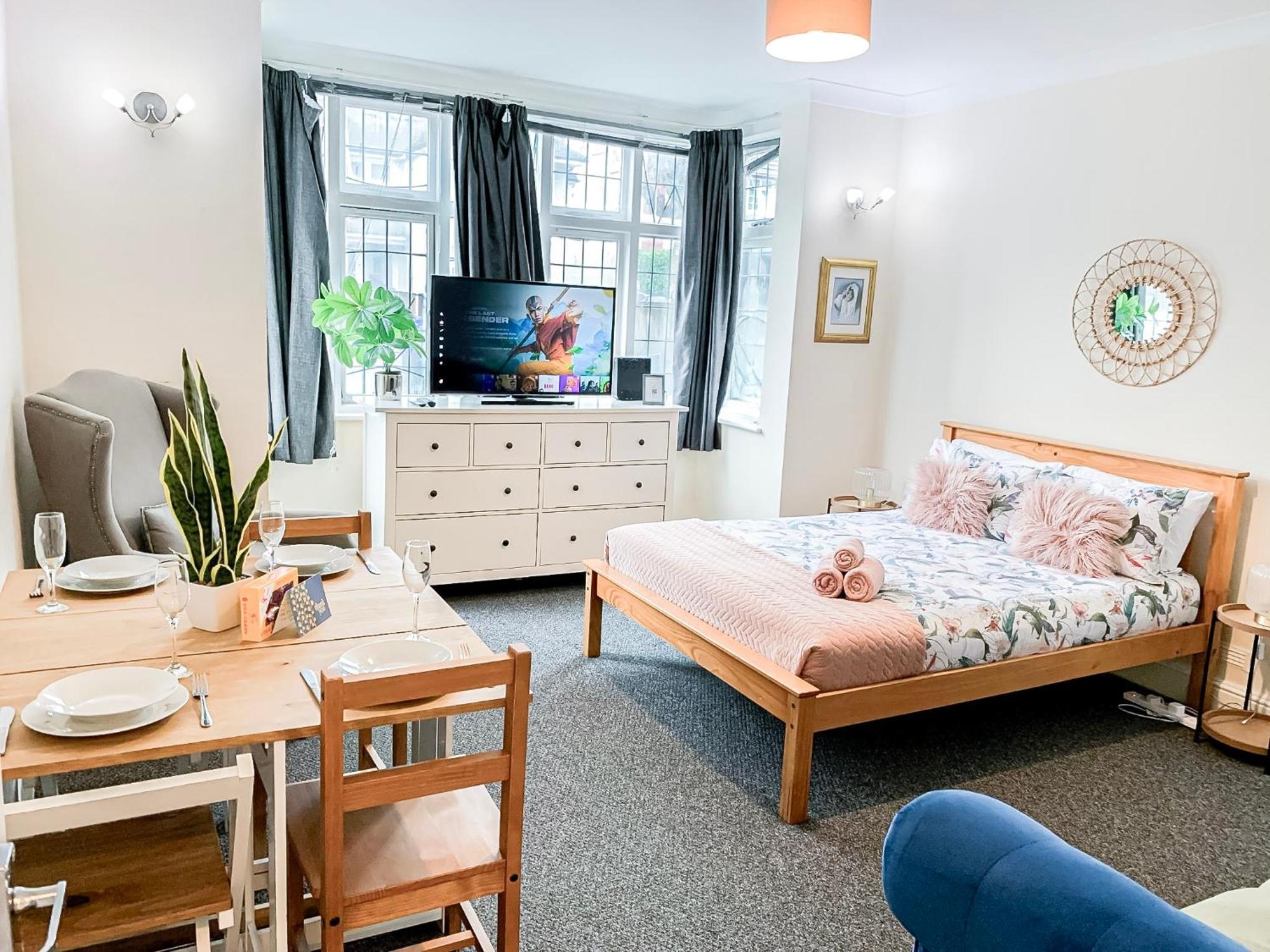 Cosy Near Hampstead Heath With Free On-site Parking & Private Gardens, Golders Green Leilighet *