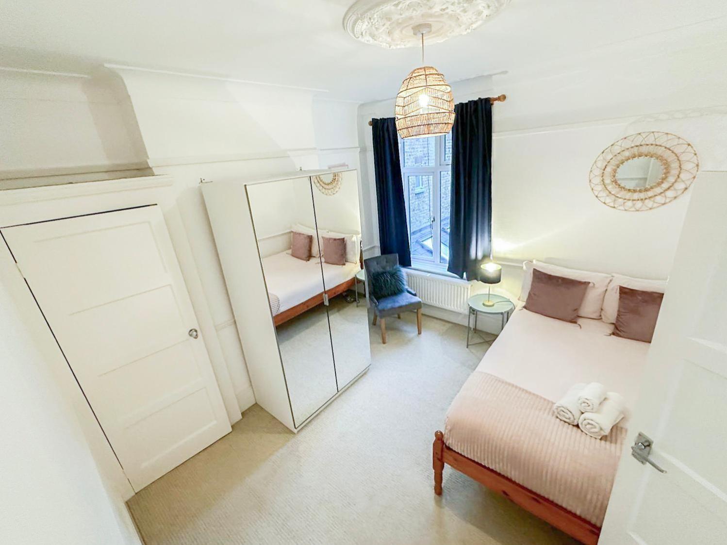 Lovely 3 Bedroom Maisonette With Private Roof Terrace In Hammersmith London