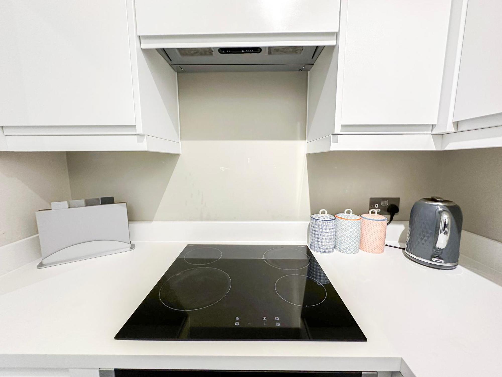 Charming 1-bedroom Haven Near The Shard In Elephant & Castle Appartement Londen