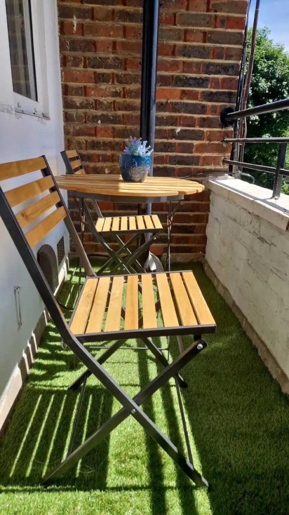Charming 2-bedroom Flat With Private Balcony Near Islington Station, Canonbury Leilighet
