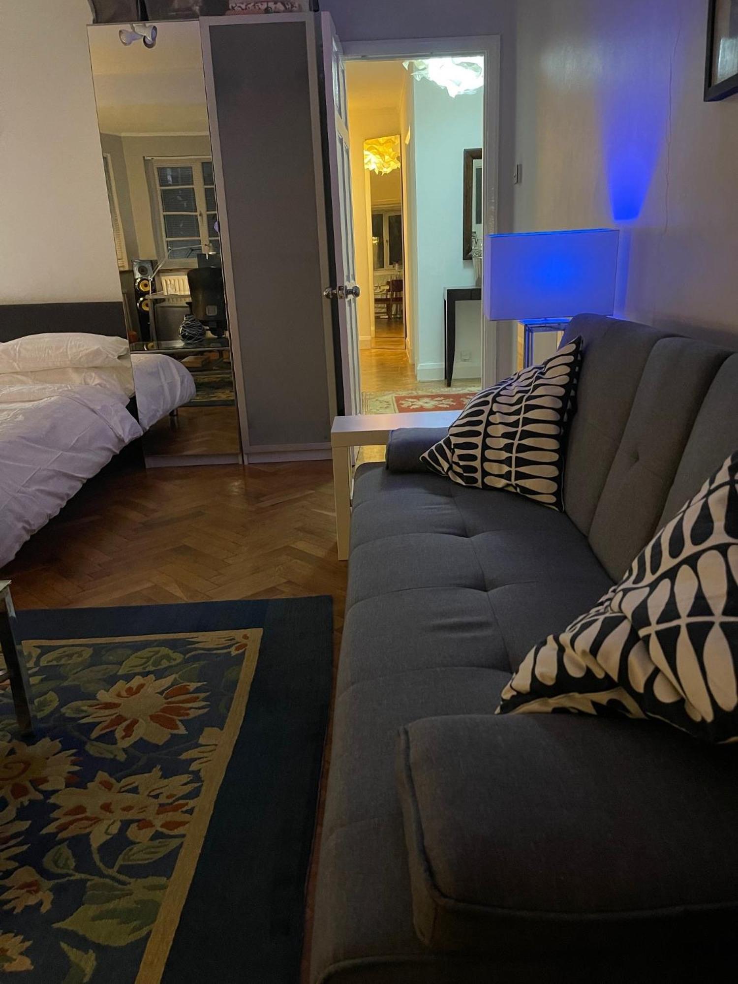 Pensión Large Double Bedroom 10 Minutes To *