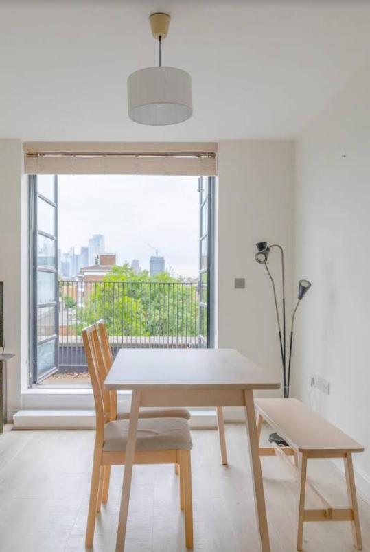 Stunning 1bed Flat With Balcony - 5 Mins To Station Leilighet