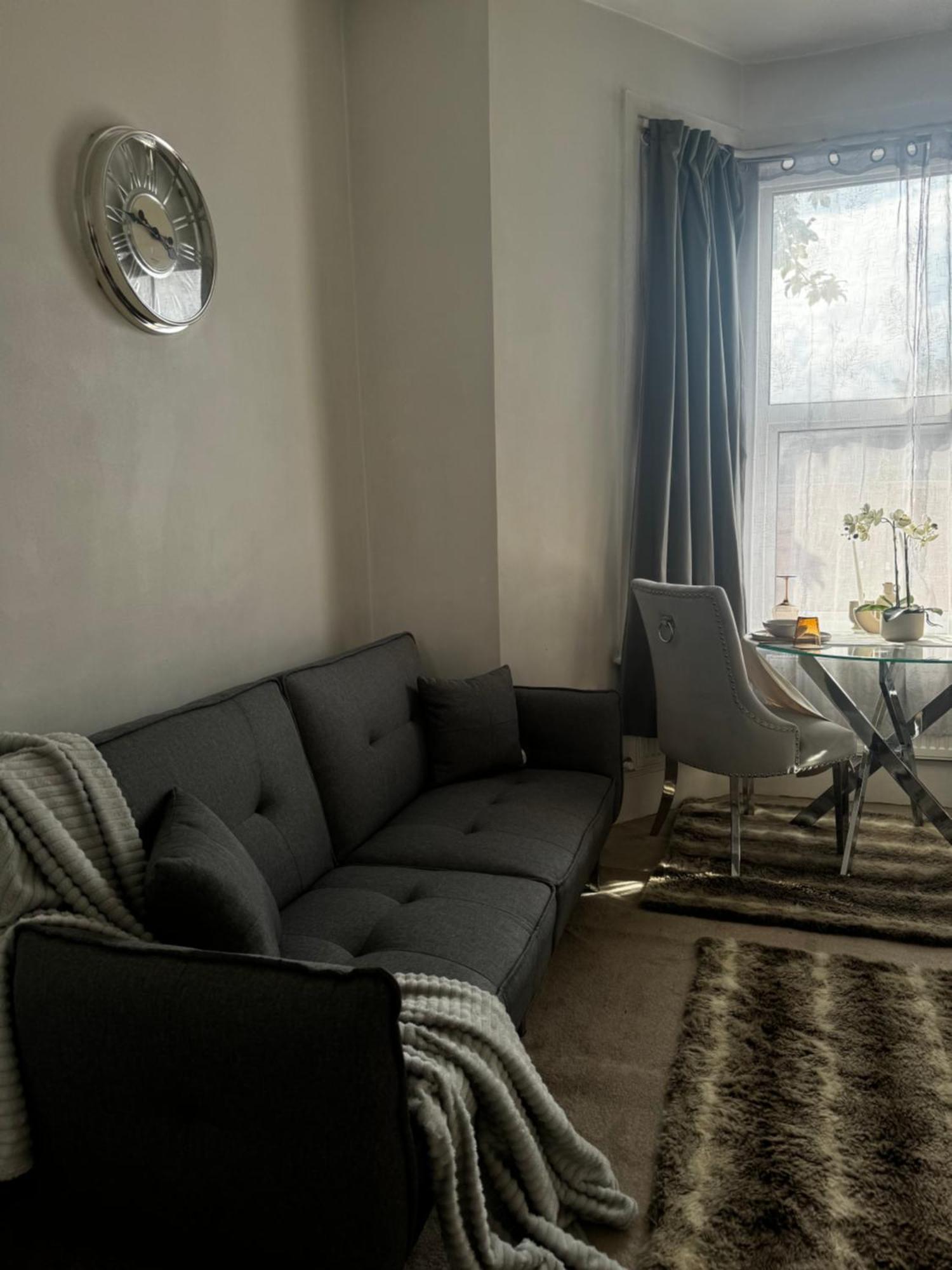 Appartement 5 Min From Westfield, Stratford, , And Elizabeth Olympic Park With Free Netflix Londen