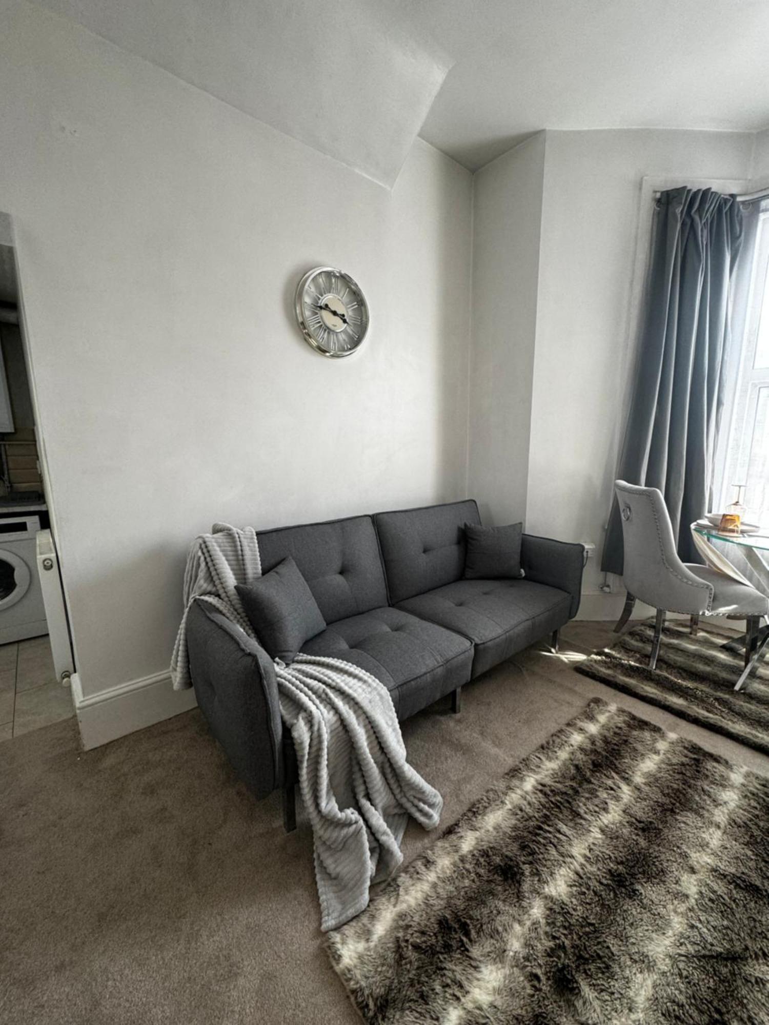 5 Min From Westfield, Stratford, , And Elizabeth Olympic Park With Free Netflix Appartement *