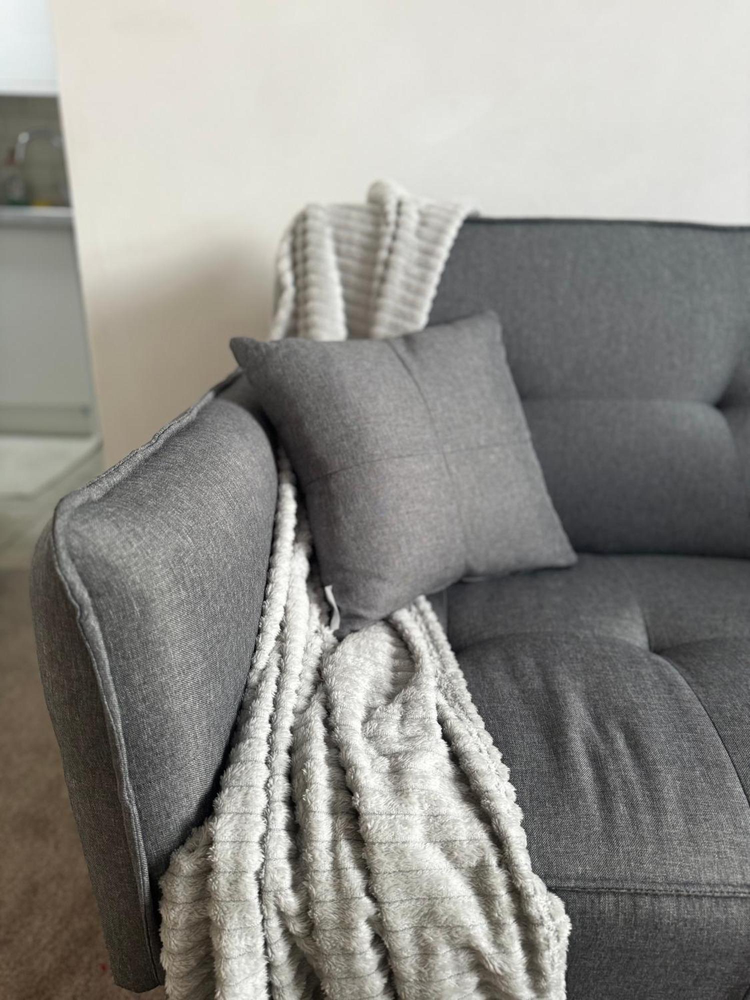 5 Min From Westfield, Stratford, , And Elizabeth Olympic Park With Free Netflix Appartement