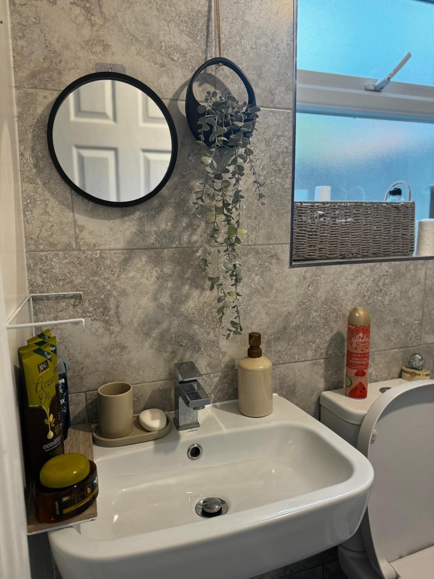5 Min From Westfield, Stratford, , And Elizabeth Olympic Park With Free Netflix *