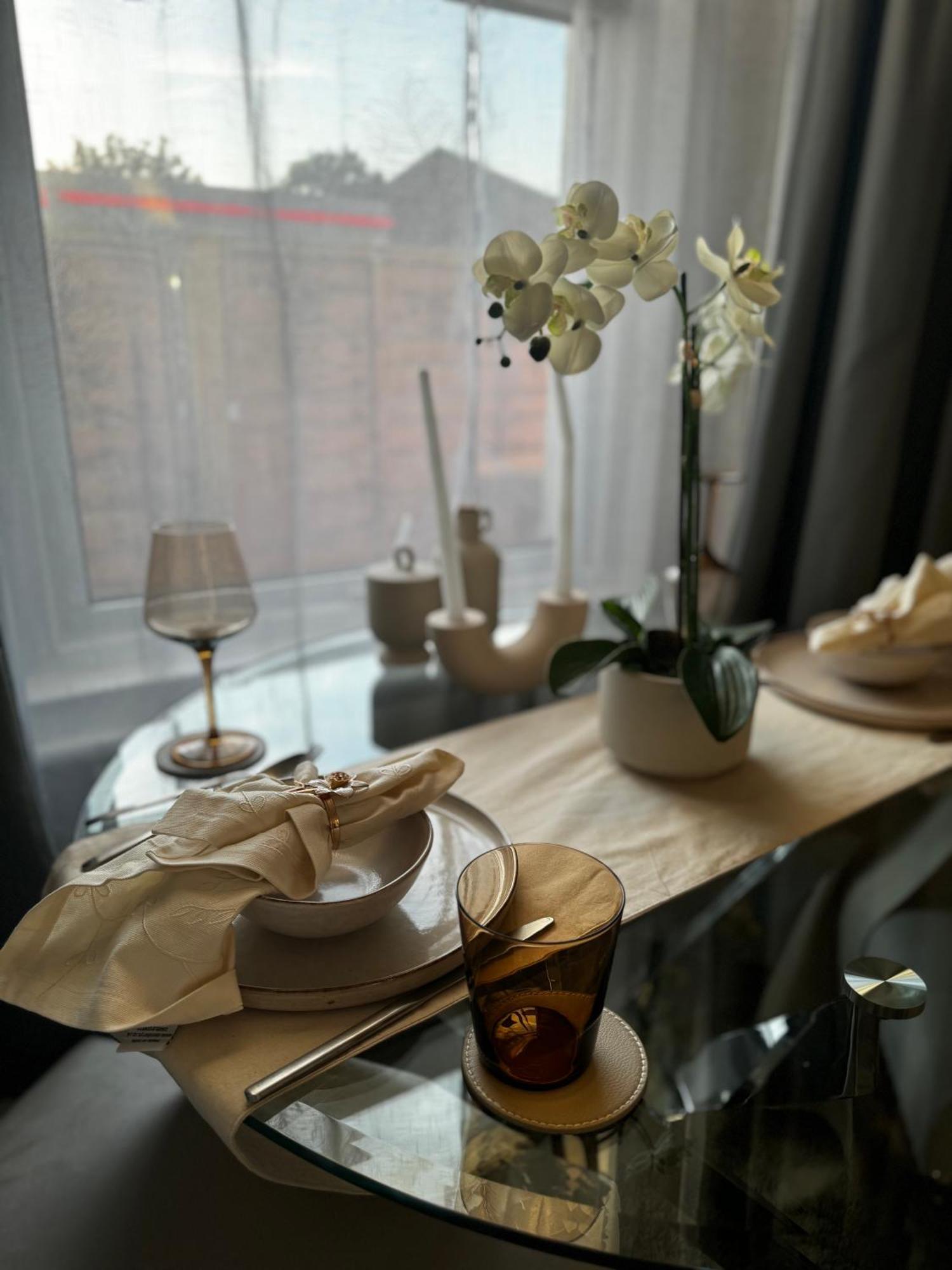 5 Min From Westfield, Stratford, , And Elizabeth Olympic Park With Free Netflix Londen