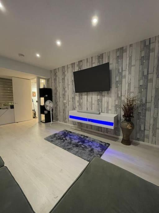 Cosy In Quiet Location * London