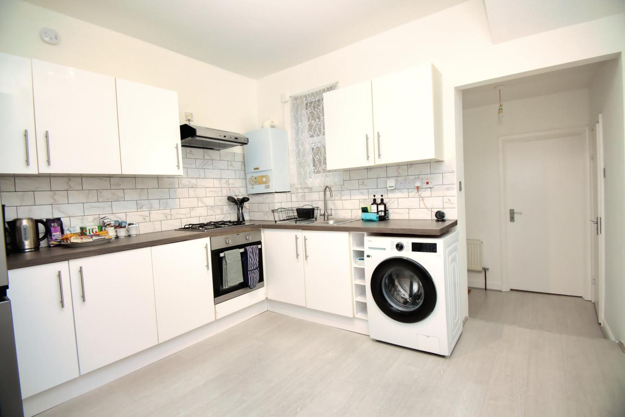 Serviced Near Tottenham Hotspurs Football Stadium Great For Contractors Apartment *