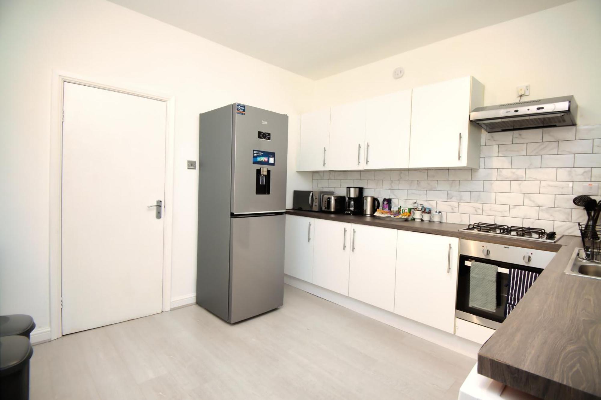 Apartment Serviced Near Tottenham Hotspurs Football Stadium Great For Contractors *
