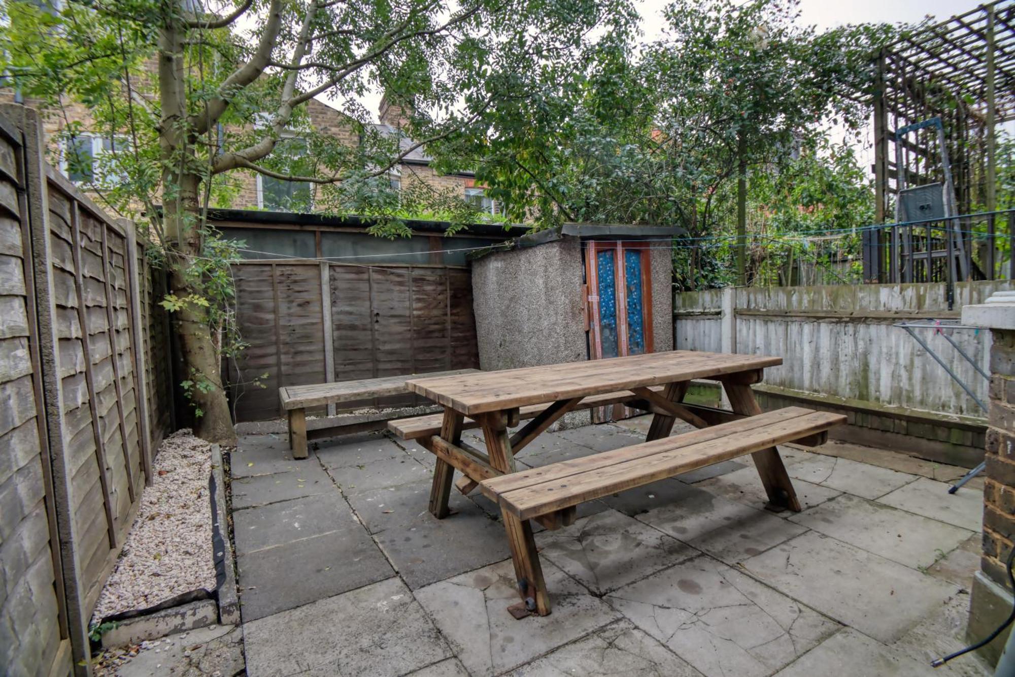 Serviced Near Tottenham Hotspurs Football Stadium Great For Contractors Apartment London