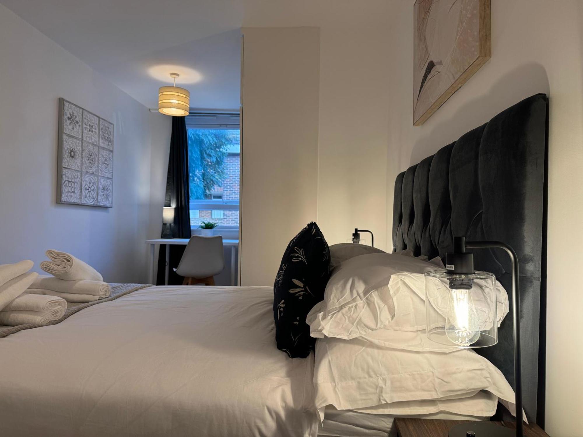 Earlsfield - Two Bedroom Flat Apartment *