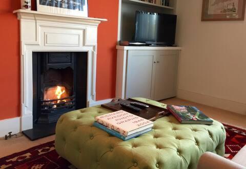 Stylish Floor 1 Bed Flat In West Hampstead London