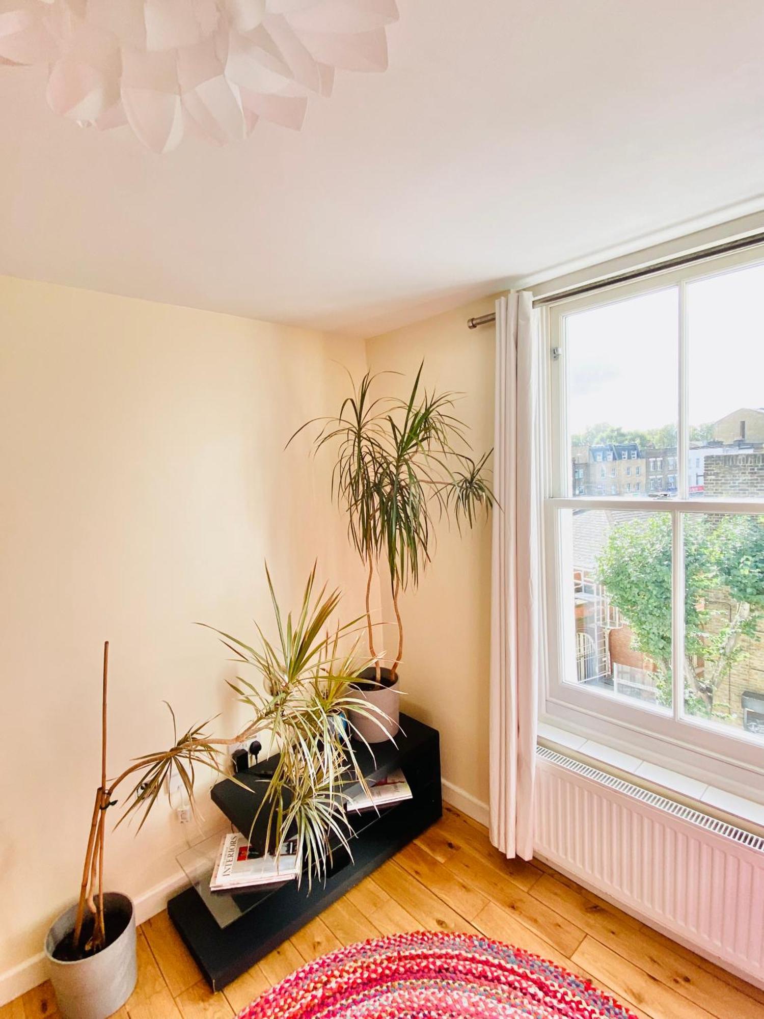 London's East End 2 Bedroom * London