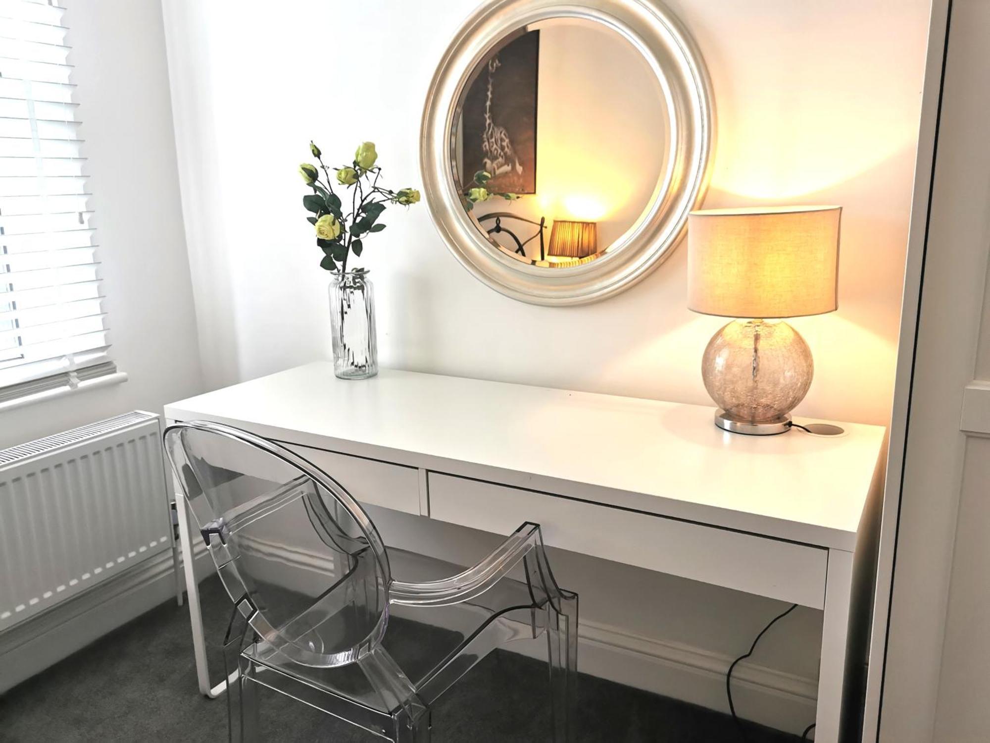 No 10 Spacious 2-bedroom House In Stratford With Parking For Up To Six Ferienhaus