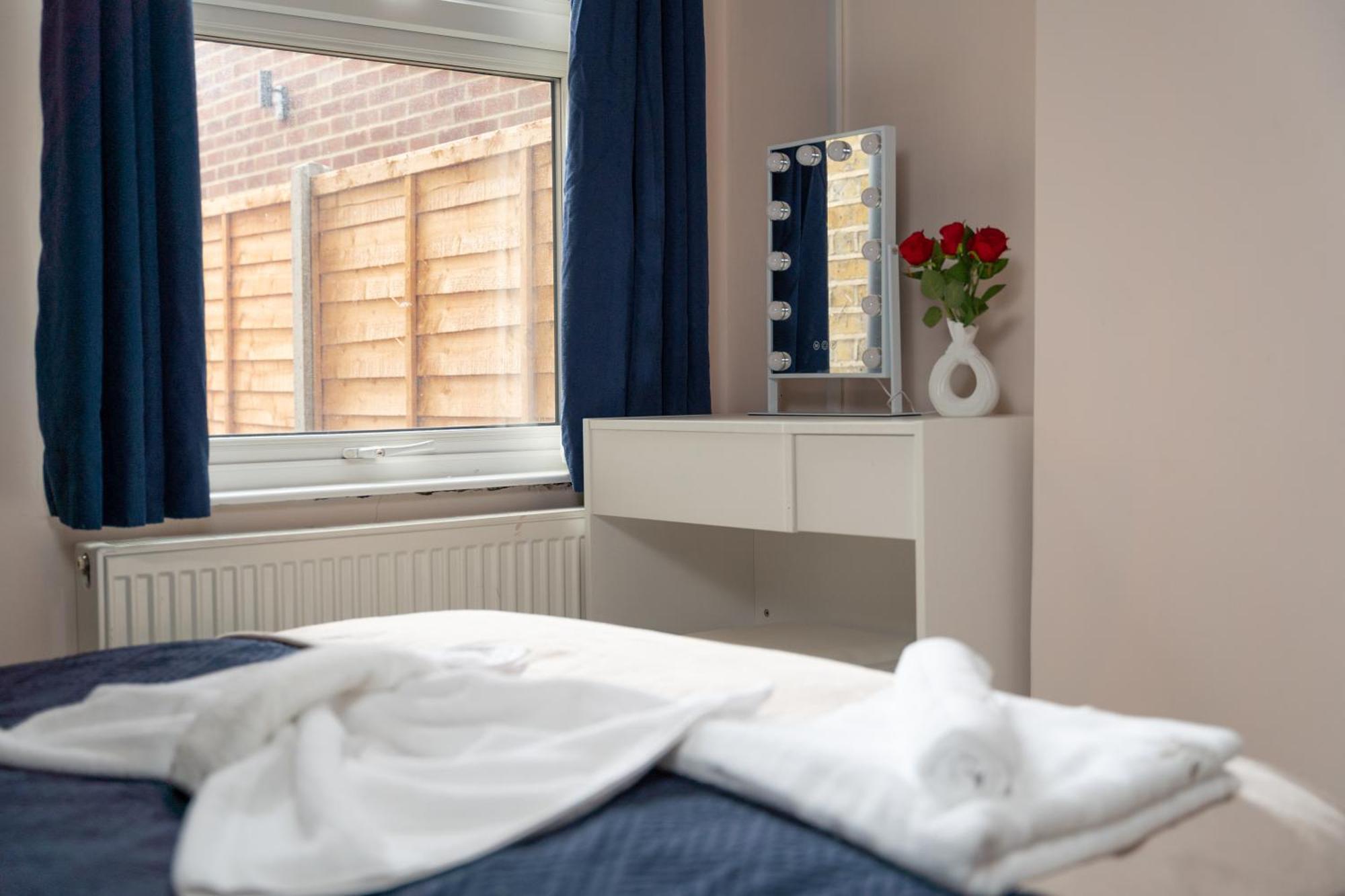 Beautiful 2 Bedroom With Private Garden In Wimbledon - Minutes From Appartement Londen
