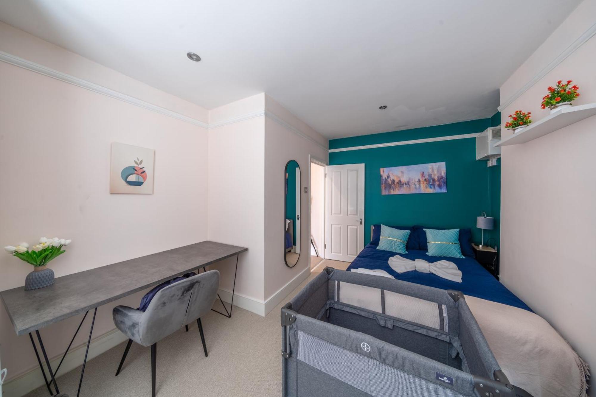 Beautiful 2 Bedroom With Private Garden In Wimbledon - Minutes From Appartement Londen