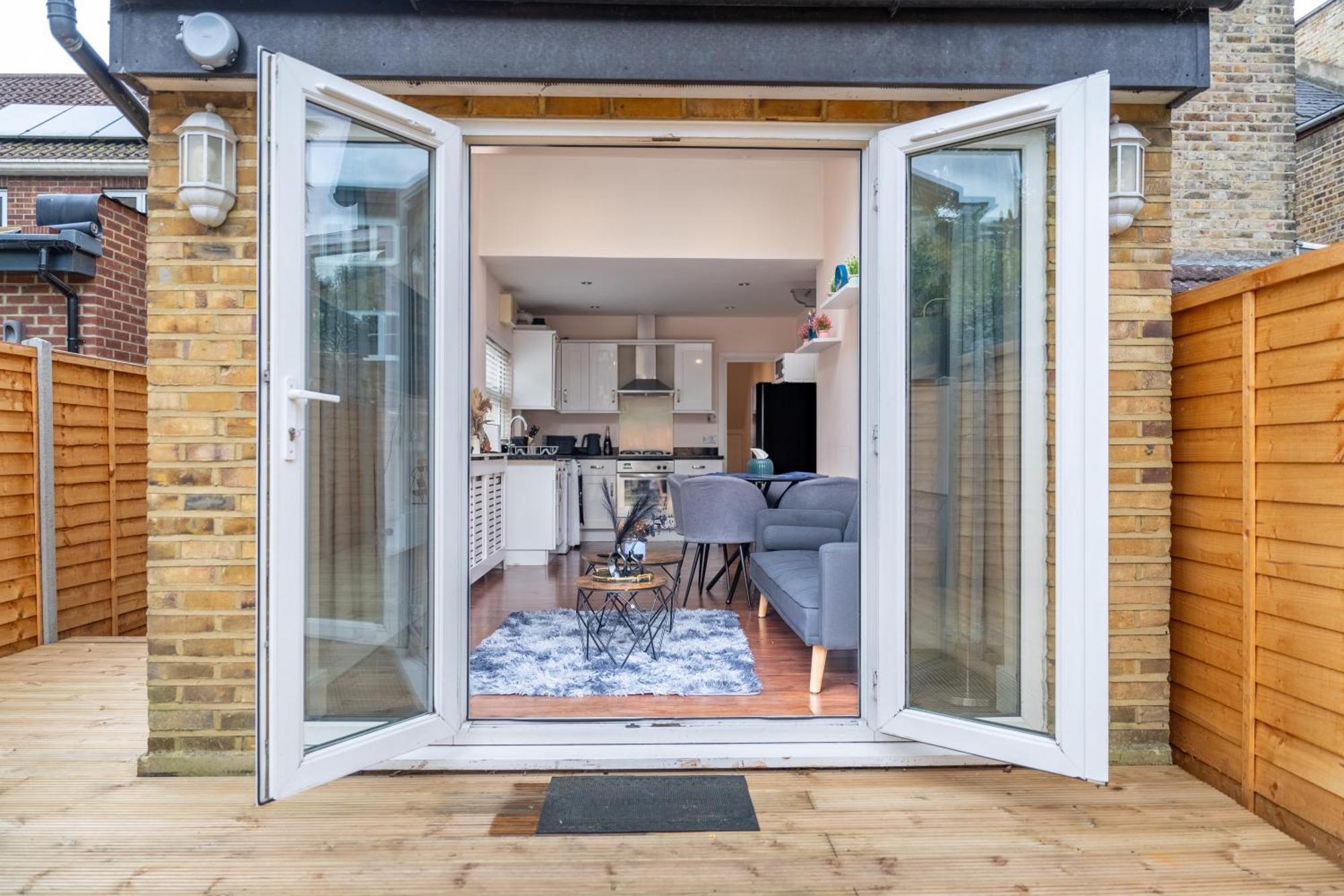 Beautiful 2 Bedroom With Private Garden In Wimbledon - Minutes From