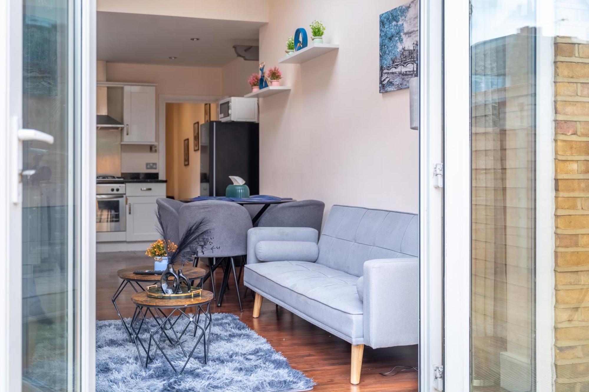 Beautiful 2 Bedroom With Private Garden In Wimbledon - Minutes From
