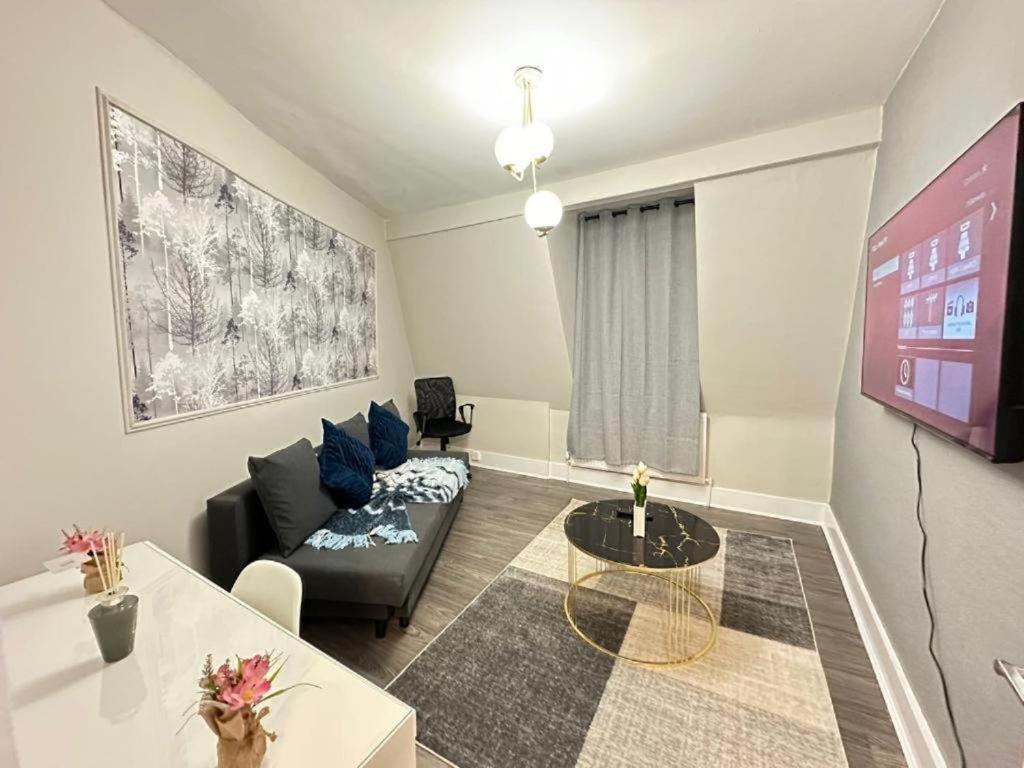 Three Bedroom Near Eye * Londres