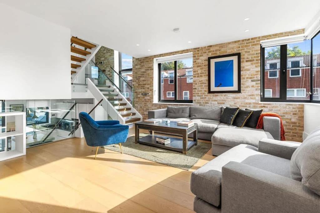 Stylishly Designed 4 Bedroom London
